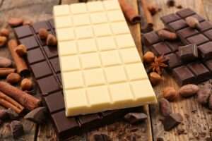 Schokolade Vollmilch weiß edelbitter Kakaobohnen Gewürze Zimt Sternanis