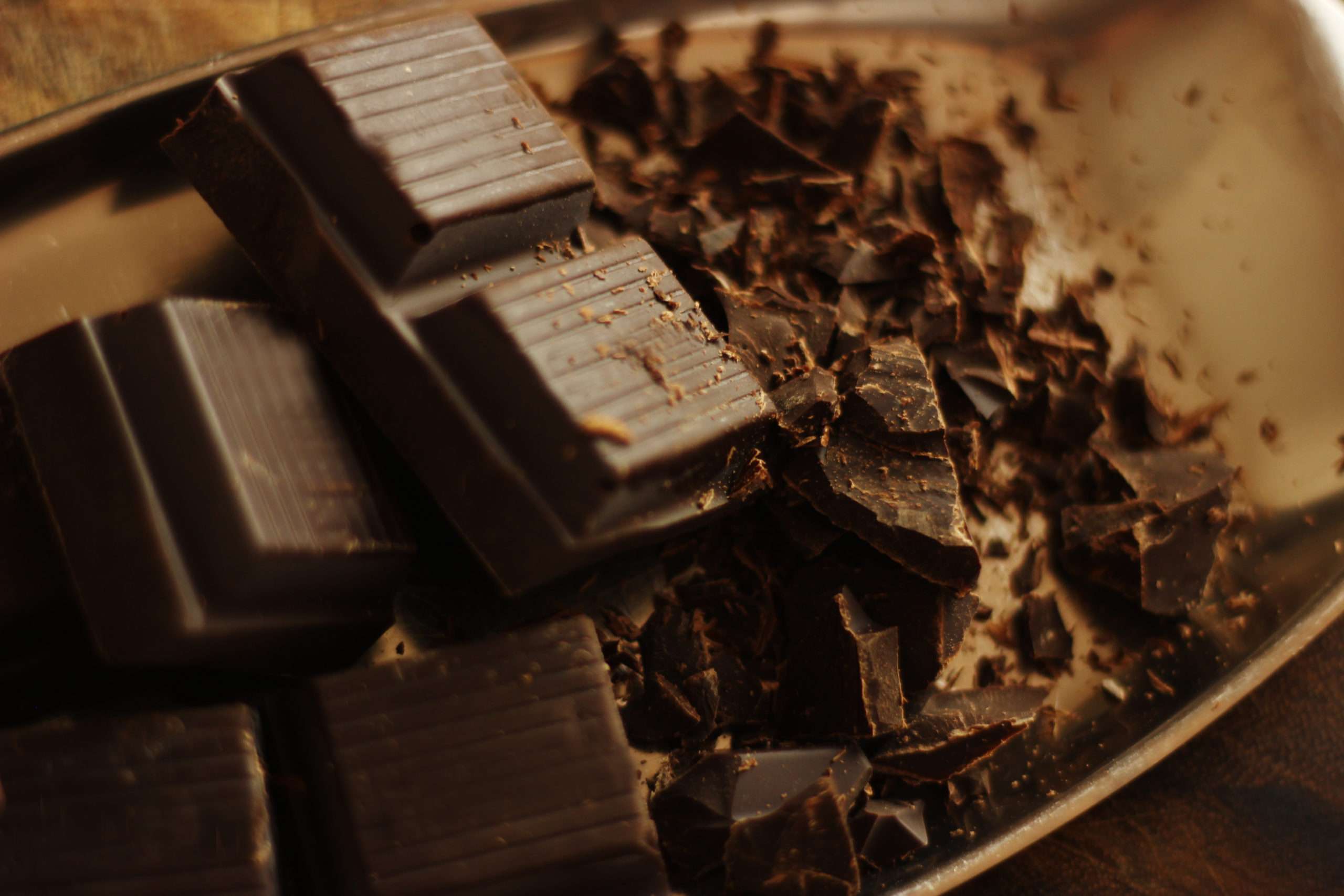 dunkle Zartbitter Schokolade Stücke kleingehackt